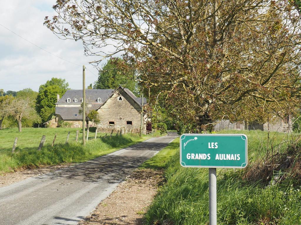 Les Grands-Aulnais Bed and Breakfast Cossé-le-Vivien Buitenkant foto